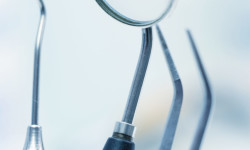 PROFESSIONELLE ZAHNREINIGUNG: FRÜHJAHRSPUTZ FÜR DIE ZÄHNE